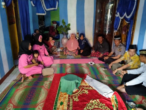Atizah Balita Penderita Hidrosefalus di Tanggamus Wafat Bhayangkari Polres Beri Bantuan