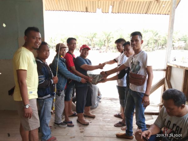 Meriahkan HUT Mesuji Wartawan Tabur Benih Ikan Patin dan Mancing Bersama