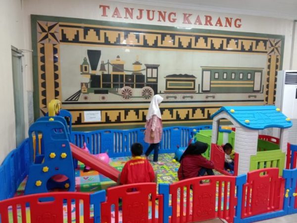 Begini Cara PT KAI agar Anak-anak Tak Bosan