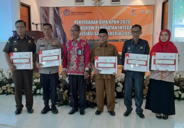 Kapolres Lampung Utara Talk Show Penguatan Integritas Apresiasi Satuan Kerja 2019