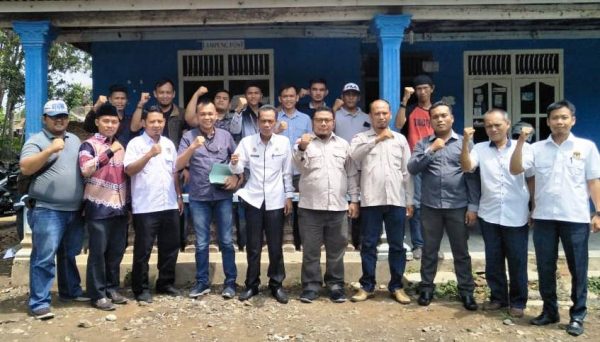 PWI dan KPU Tuba Barat Jalin Kemesraan, Ketemuan Langsung Maaf-maafan