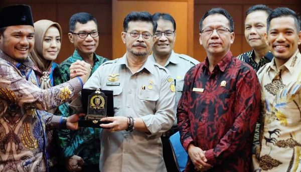 “Disamperin” Komisi II DPRD Lampung, Mentan Janji akan Terbang ke Lampung