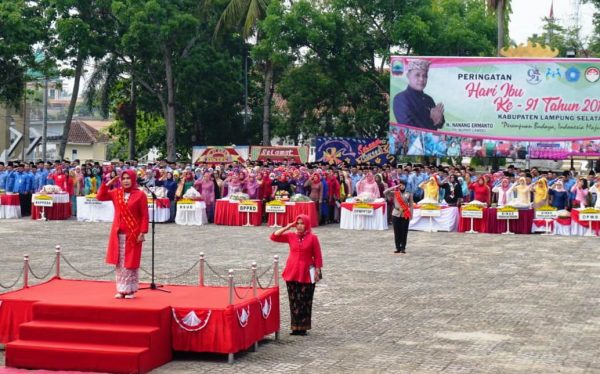 Petugas Upacara Hari Ibu di Kalianda Semua Perempuan, Bupati Nanang Cuma Nonton 