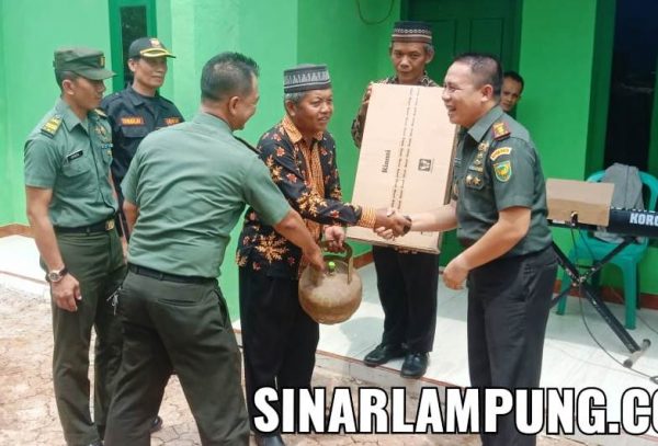 Alhamdulillah, Rumah Pramono Selesai Dibedah, Dandim 0429 / Lamtim Serahkan Kunci
