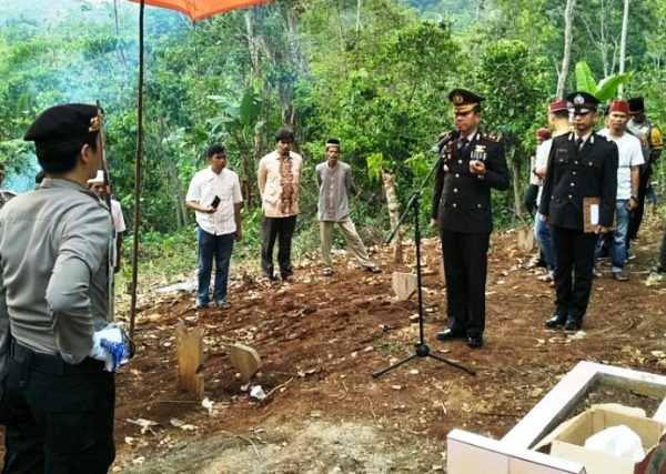Kapolres Lampura Pimpin Upacara Pemakaman Polisi Pejuang Subuh, Brigadir Imam Rasyid