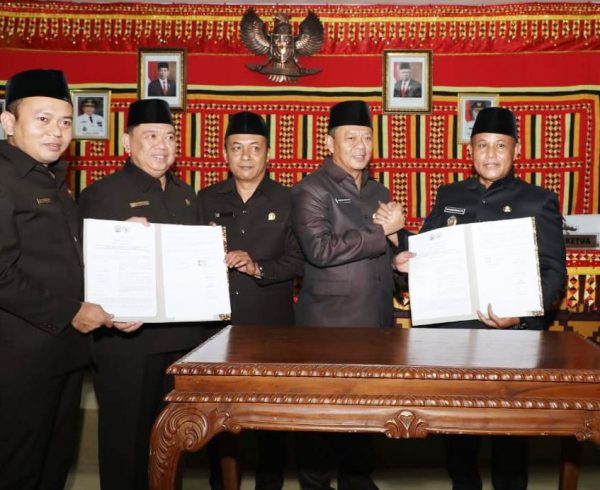 Rapat Paripurna DPRD Lamsel: Delapan Fraksi Setujui Sepuluh Raperda