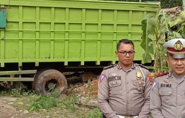 Hantam Pagar Kuburan, Sopir Fuso Warga Penengahan Lamsel Tewas di Negara Nabung Lamtim