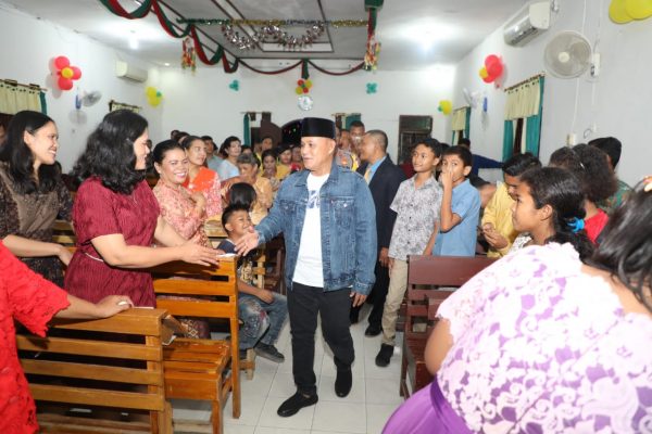 Malam Misa, Plt Bupati Tinjau 4 Gereja Di Kalianda Lamsel