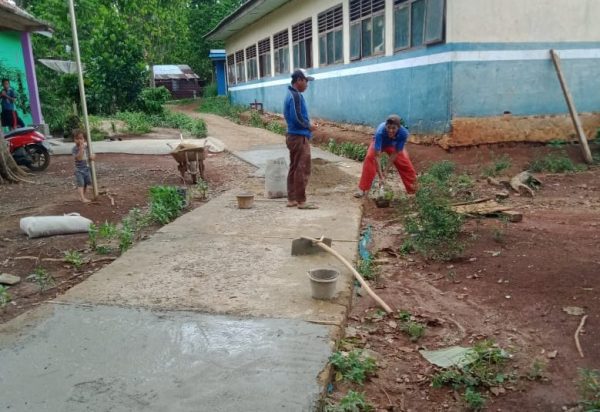 Infrasturktur ‘Asal-Asalan’ di Desa Tulungbalak, Camat Tanjungraja akan Tinjau Lokasi