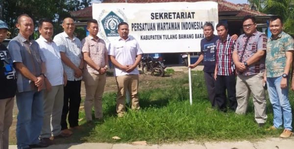 Setelah Kapolres, Giliran Kasat Intel AKP Tora Sambangi PWI Tuba Barat