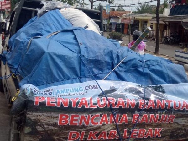 Tim Sinarlampung.com Peduli Biro Banten Salurkan Bantuan Korban Banjir Lebak