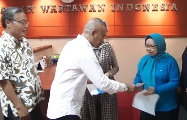 PWI Peduli Berikan Donasi, “Rekan-rekan Sekretariat Mendapat Perhatian”