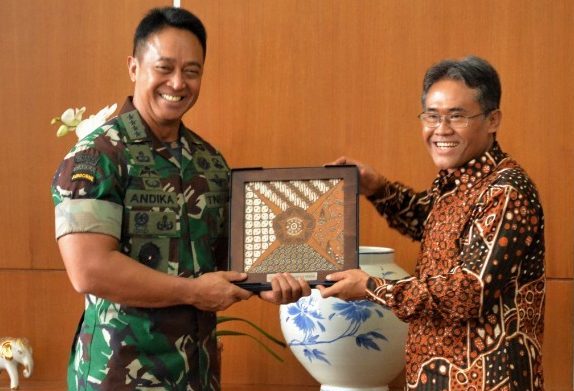 Tingkatkan SDM Prajurit, Kasad Tandatangani Kerjasama dengan UGM 