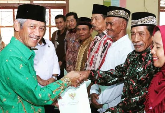 Bupati Pringsewu Bagikan 360 Sertifikat Tanah Program PTSL