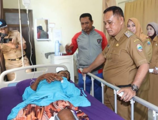 Salimin Senang, Rumahnya yang Roboh akan Dibangun Bupati Nanang