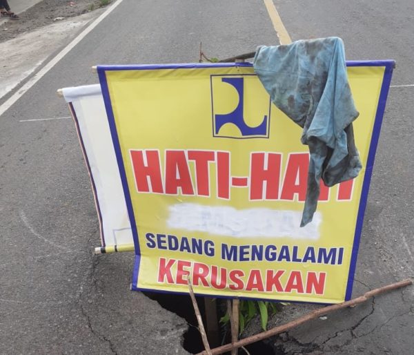 Gorong-gorong di Pekon Balak Wonosobo Jebol Pengendara Diminta Waspada