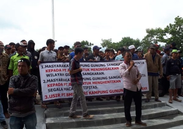 Warga Gunung Sangkarang Tuntut Hak Lahan Yang Dikuasai PT BMM