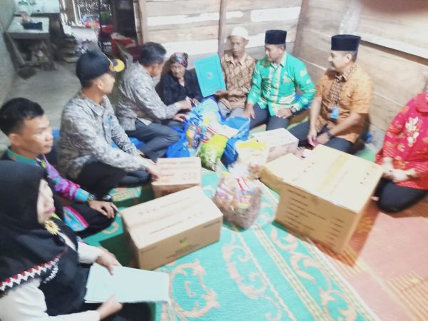 Nenek Satu Abad Enam Tahun Dapat Bantuan Kepedulian Sosial Pemkab Tulang Bawang Barat