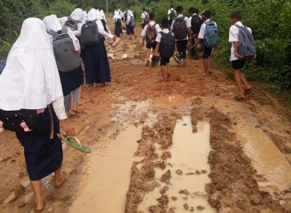 Buruknya Jalan Desa Kasmaran Tak Mendapat Perhatian Pemkab Muba
