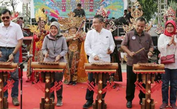Wagub Chusnunia Chalim Luncurkan Kalender Event Parawisata 2020 Lampung