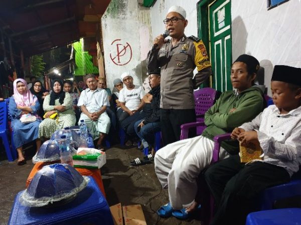 Bhabinkamtibmas Pattingalloang Ceramah Takziah di Rumah Warga