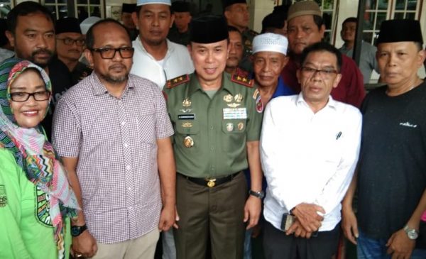 Jum’at Berkah, Pangdam XIV/Hasanuddin Berbagi Rezeki Kepada Warga Tidak Mampu