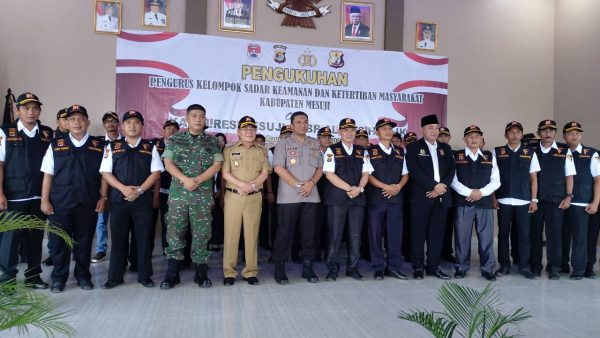 Kapolres Mesuji Kukuhkan Pokdar Kamtibmas 