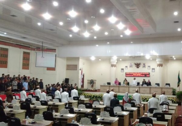 Winarti Hadiri Paripuran HUT ke 22 Tulang Bawang Tanpa Wakil dan 30 Anggota Dewan Absen