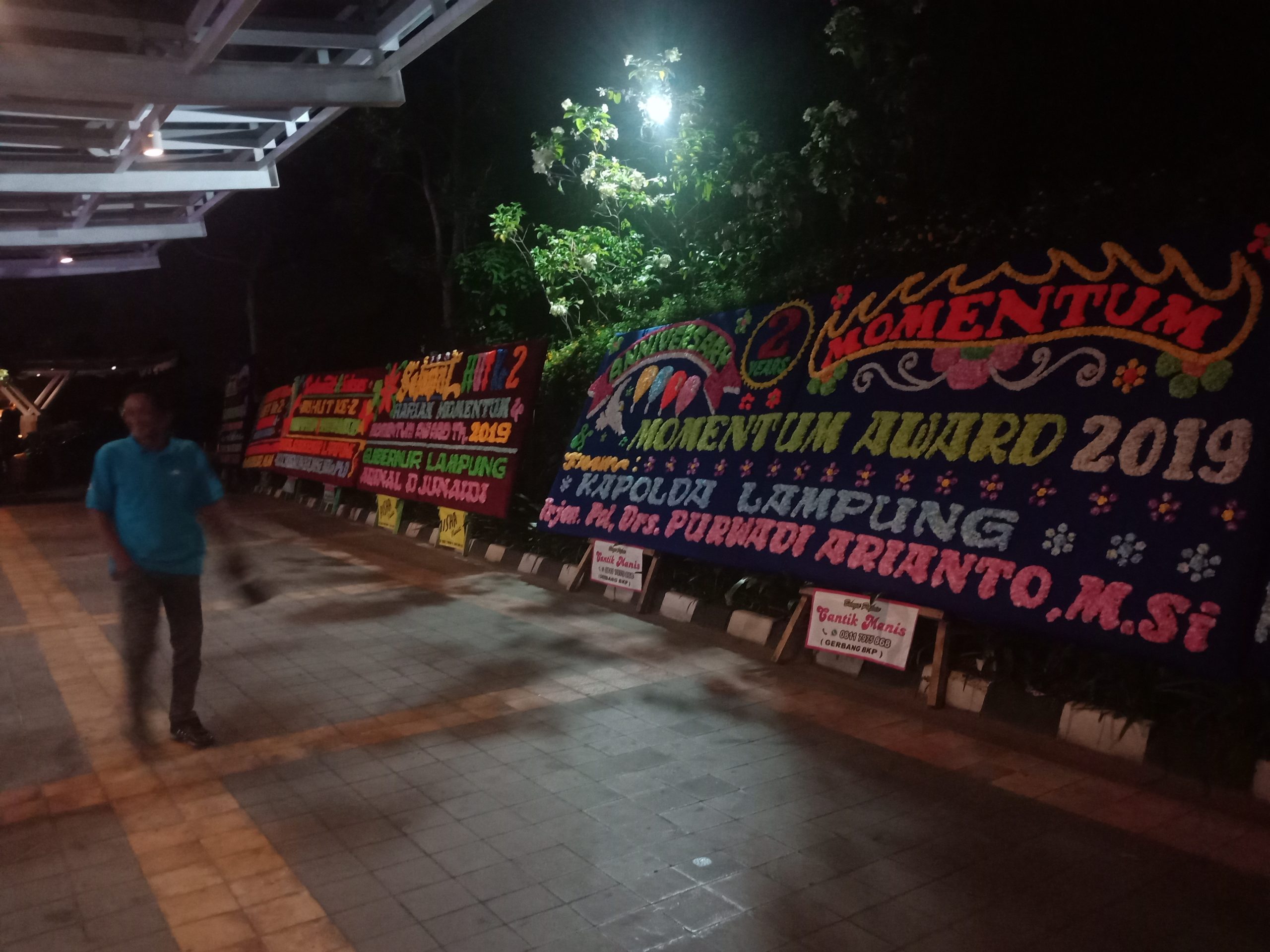 Semarak Malam Anugrah Momentum 2019 “Banjir” Karangan Bunga