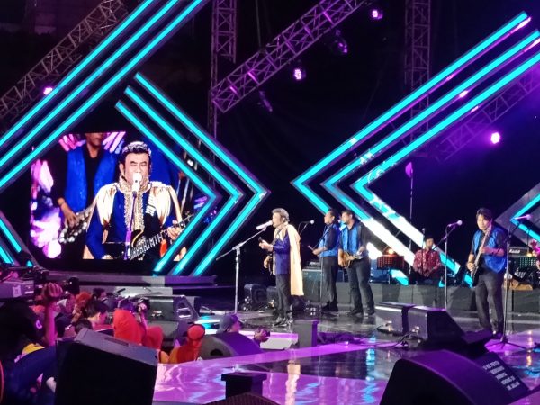 Rhoma Irama Goyang Warga Bandar Lampung di Semarak Indosiar