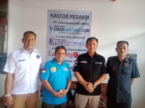 Dirnarkoba Kombes Shobarmen Anjang Sana ke Kantor Bersama Redaksi Media Siber sinarlampung.com