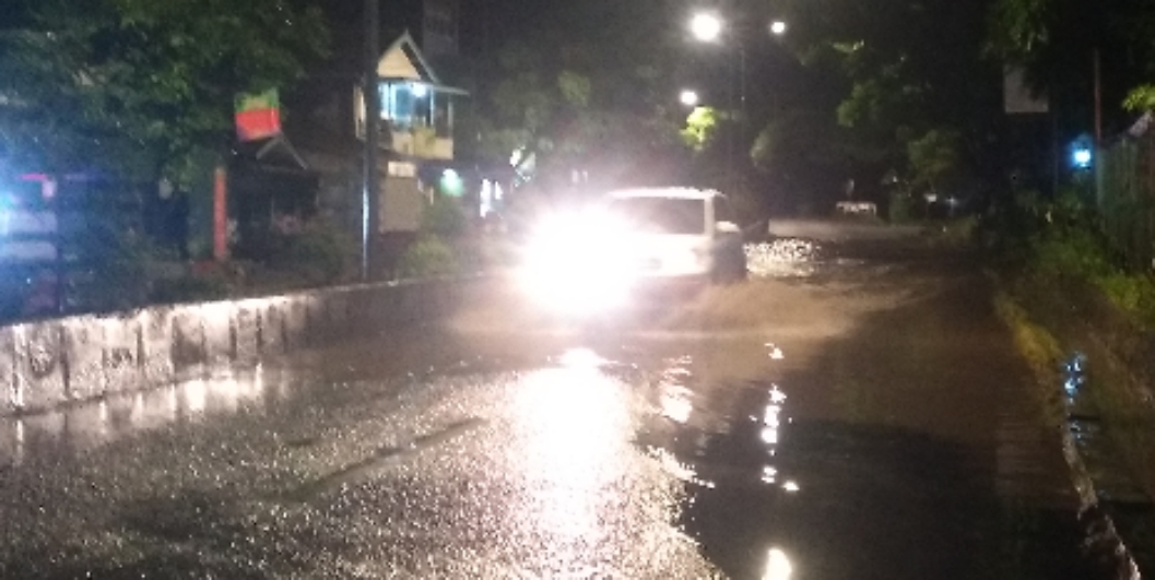 Warga Bandar Lampung Keluhkan Banjir Di Jalan Protokol