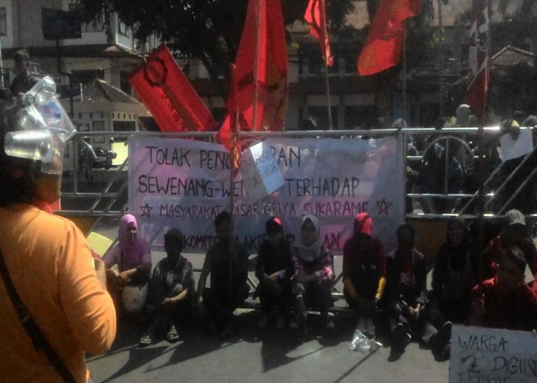 Tolak Penggusuran Pedagang Pasar Sukarame Santroni Kantor Walikota Bandar Lampung