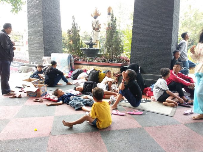 Menginap di Kantor Dewan, Warga Eks Pasar Griya Tunggu Sikap Pemerintah