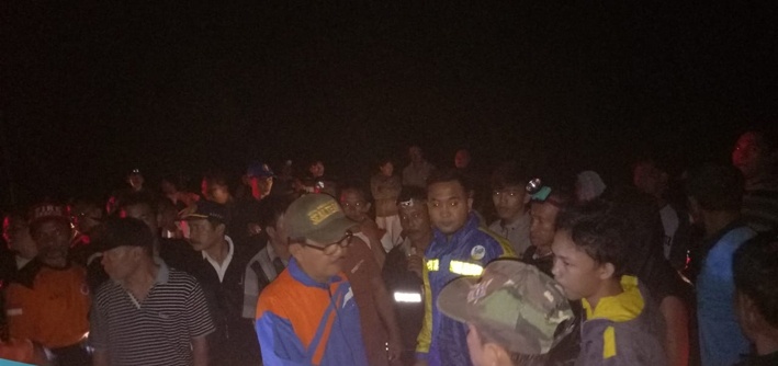 Bupati Pesisir Barat Tinjau Korban Banjir Mandirisejati