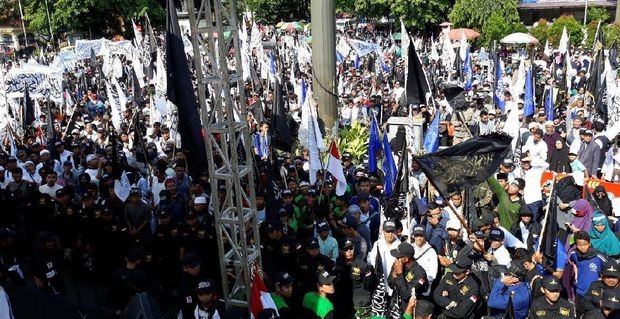Alasan Panitia Bakar Bendera Palu Arit dalam Parade Tauhid di Solo