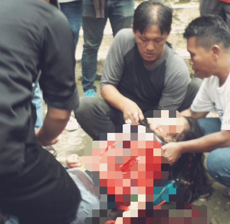 Siswi SMK Ditemukan Tewas Berseragam Dengan Pisau Masih Tertancap Di Tubuhnya