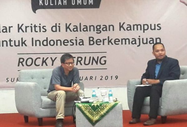 Rocky Gerung Kuliah Umum Membangun Nalar Kritis di Universitas Muhammadiyah Surabaya