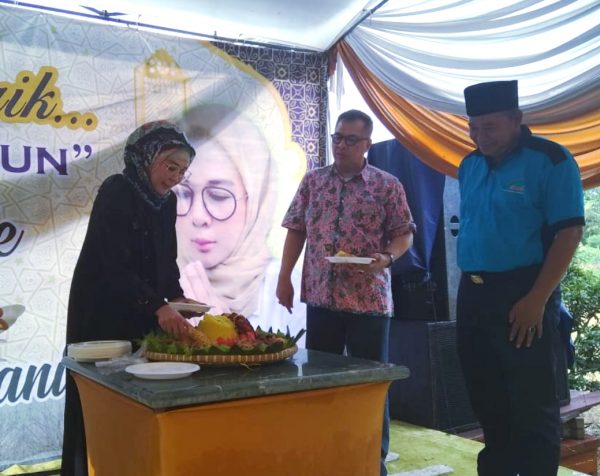 Dwie Aroem Hadiatie Rayakan Milad Ke 39 di Kampung Ayahnya