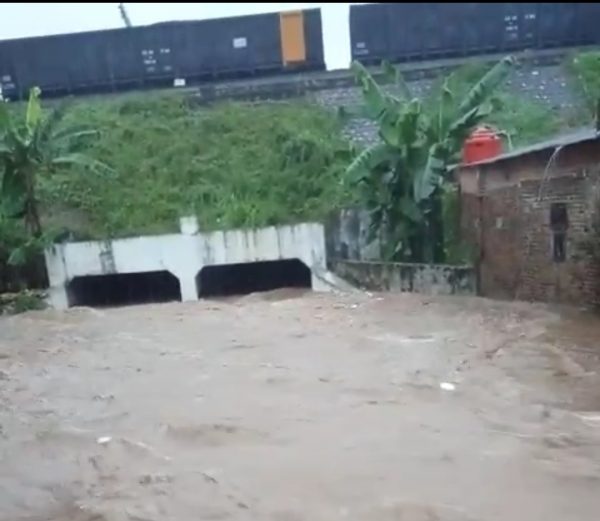 Hujan Dua Jam Bandar Lampung Banjir Terutama Wilayah Pesisir dan Tanjungkarang, ini foto fotonya