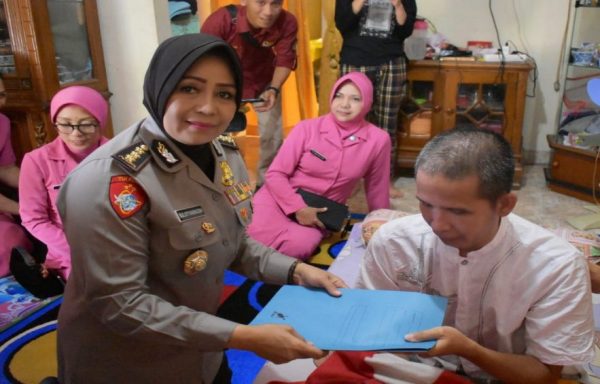 HUT Bhayangkara ke 73 Polda Lampung Kunjungi Purnawirawan dan Warakauri