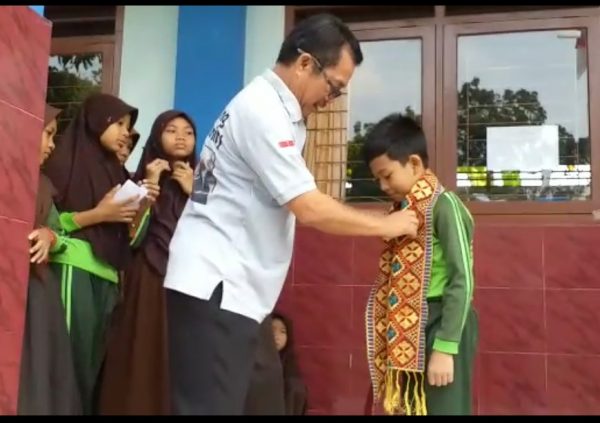 SD Negeri Sukamaju “Pelepasan” Muridnya Alfanza Bertanding Catur di Malaysia