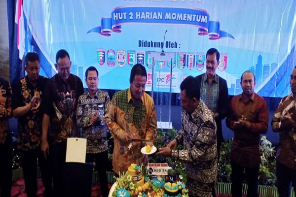 Dihadiri Gubernur Lampung Malam Anugrah Momentum Kepada Enam Kepala daerah dan Satu BUMN
