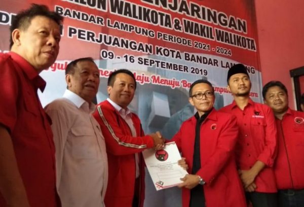 Yusuf Kohar Pertama Ambil Berkas Daftar Penjaringan Calon Walikota Bandar Lampung di DPC PDIP Bandar Lampung