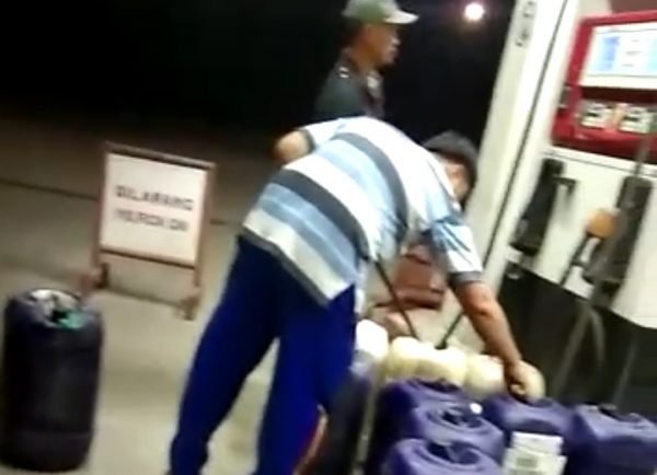 SPBU 24.347.122 Baradatu Diduga “Corkan” Jatah BBM dan Premium Dengan Jerigen