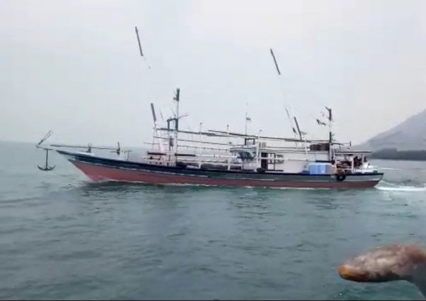 Dikawal Polair Nelayan Halau Kapal Pengeruk Pasir, Walhi Sesalkan Izin Pemprov Lampung