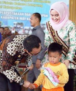 Terima HIMPAUDI AWARD, Kado Terindah Hari Kelahiran Dessy Adipati