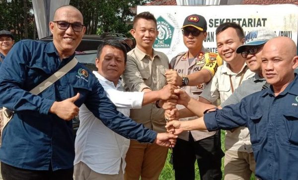 Kapolres AKBP Hadi Saeful Rahmant Kunjungi Sekretariat PWI Tuba Barat