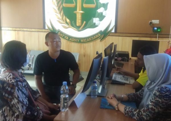 Wanita Asal Bandar Lampung Kejar Pria Idamannya di Kantor Kejari Lampung Timur