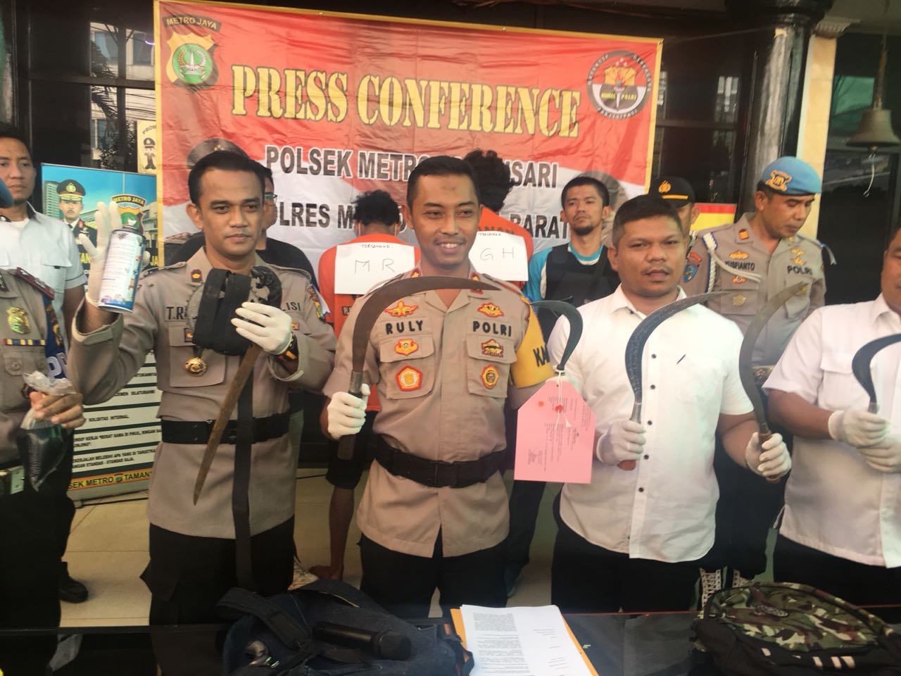 Amankan Malam Ramadhan, Polsek Metro Taman Sari Amankan Sajam Para Peserta Saur On The Road